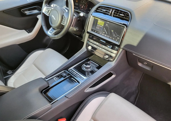 Jaguar F-Pace cena 116990 przebieg: 84000, rok produkcji 2018 z Dynów małe 781